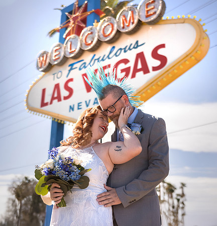 Welcome to Fabulous Las Vegas Sign Chauffeured Photo Shoot