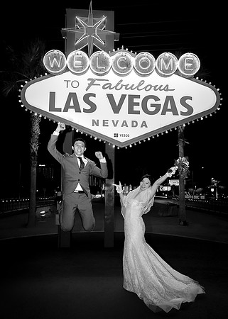 Welcome to Fabulous Las Vegas Sign Chauffeured Photo Shoot